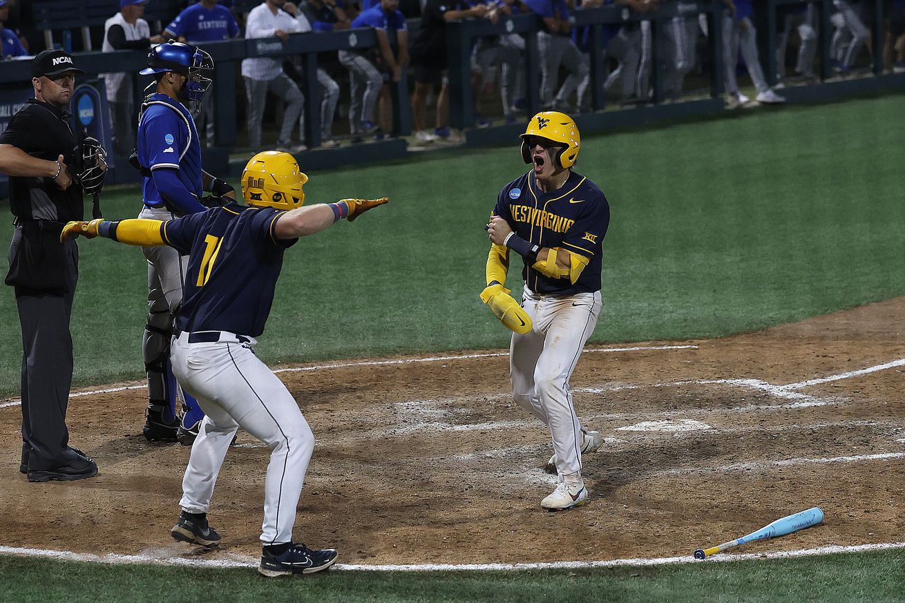 NCAA BASEBALL: JUN 01 Division I Regional - Kentucky vs West Virginia