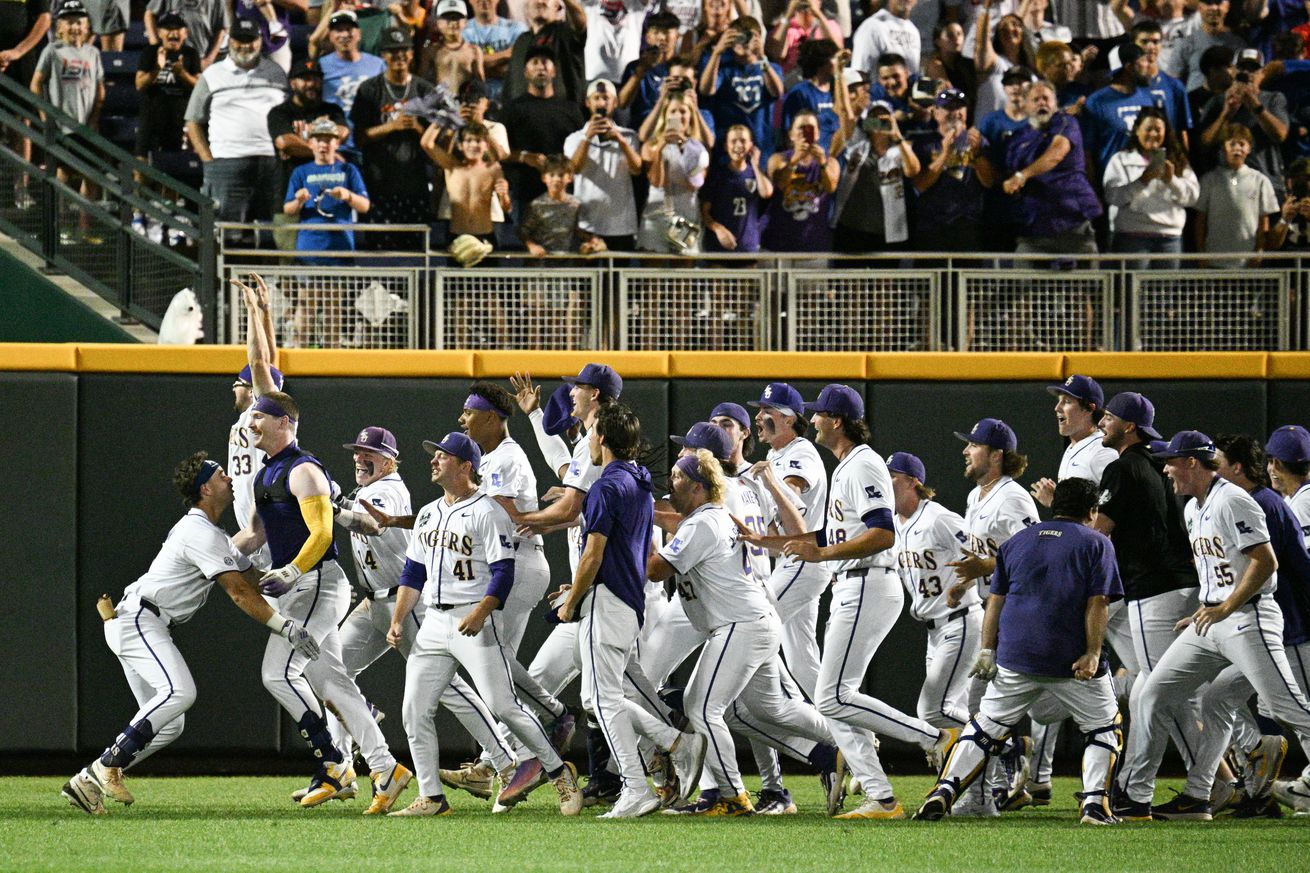 NCAA Baseball: College World Series-Arkansas v LSU
